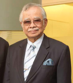 General (Rtd) Tan Sri Dato’ Mohd Ghazali Seth (Chairman, Independent Non-Executive)